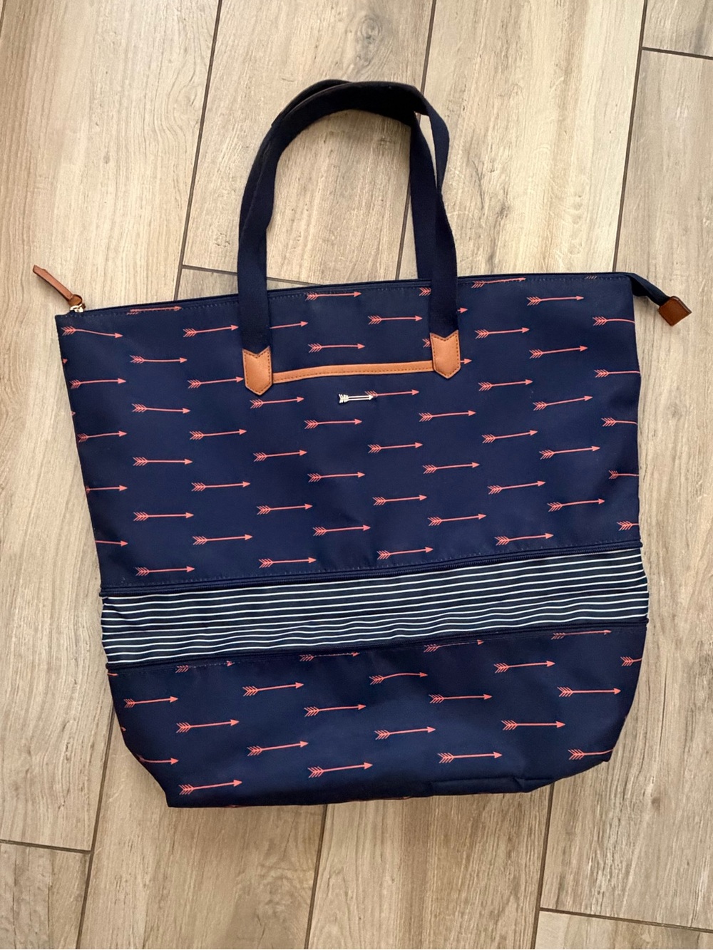 Stella & Dot Daytripper Expandable Tote + Complementing Hideaway Pouch - Picture 4 of 10